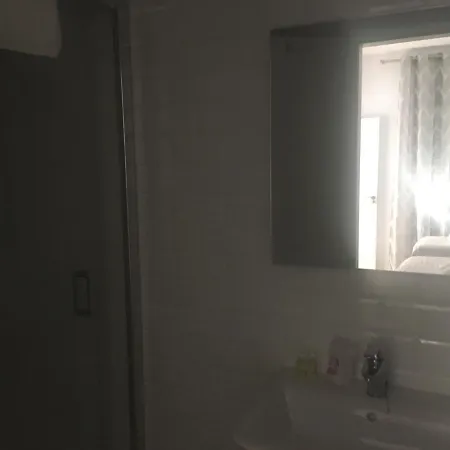 Saturno 1 宾馆 科尼尔-德拉弗龙特拉