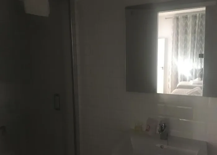 Saturno 1 אורחן קוניל דה לה פרונטרה